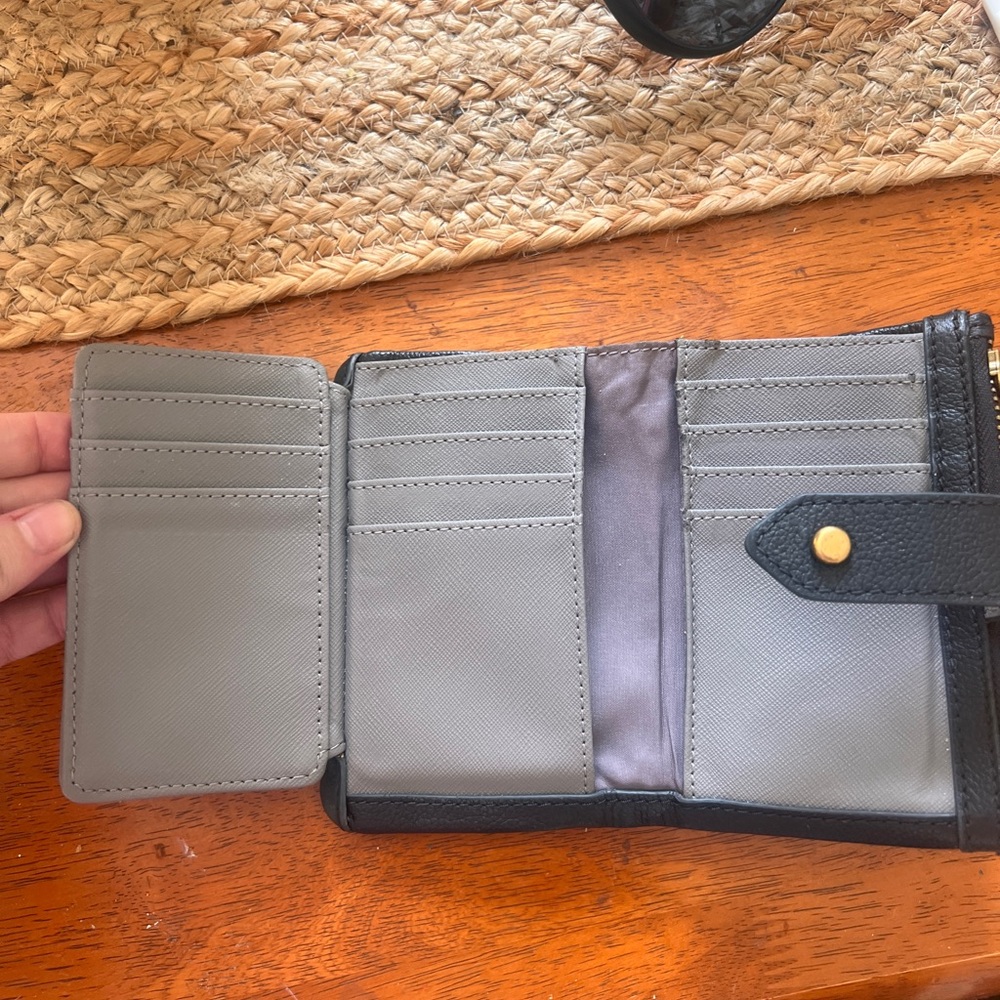 Fossil Lainie Multifunction Black Pebbled Leather Wallet - Picture 4 of 8